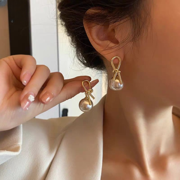 Knot Pearl Clip-On Earrings for Women – Luxury Silver Grey Statement Earrings, Fashion Artificial Pearl Jewelry