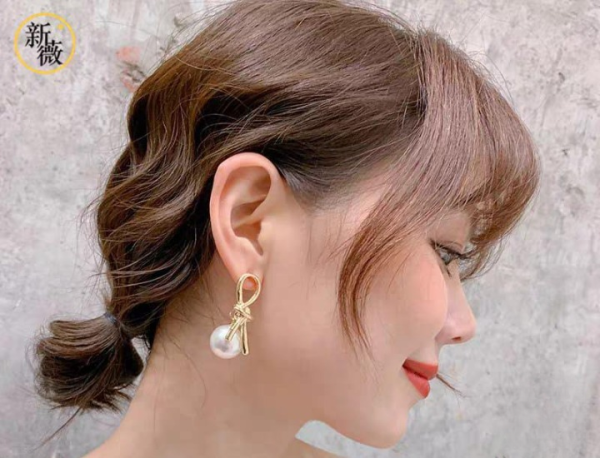 Knot Pearl Clip-On Earrings for Women – Luxury Silver Grey Statement Earrings, Fashion Artificial Pearl Jewelry